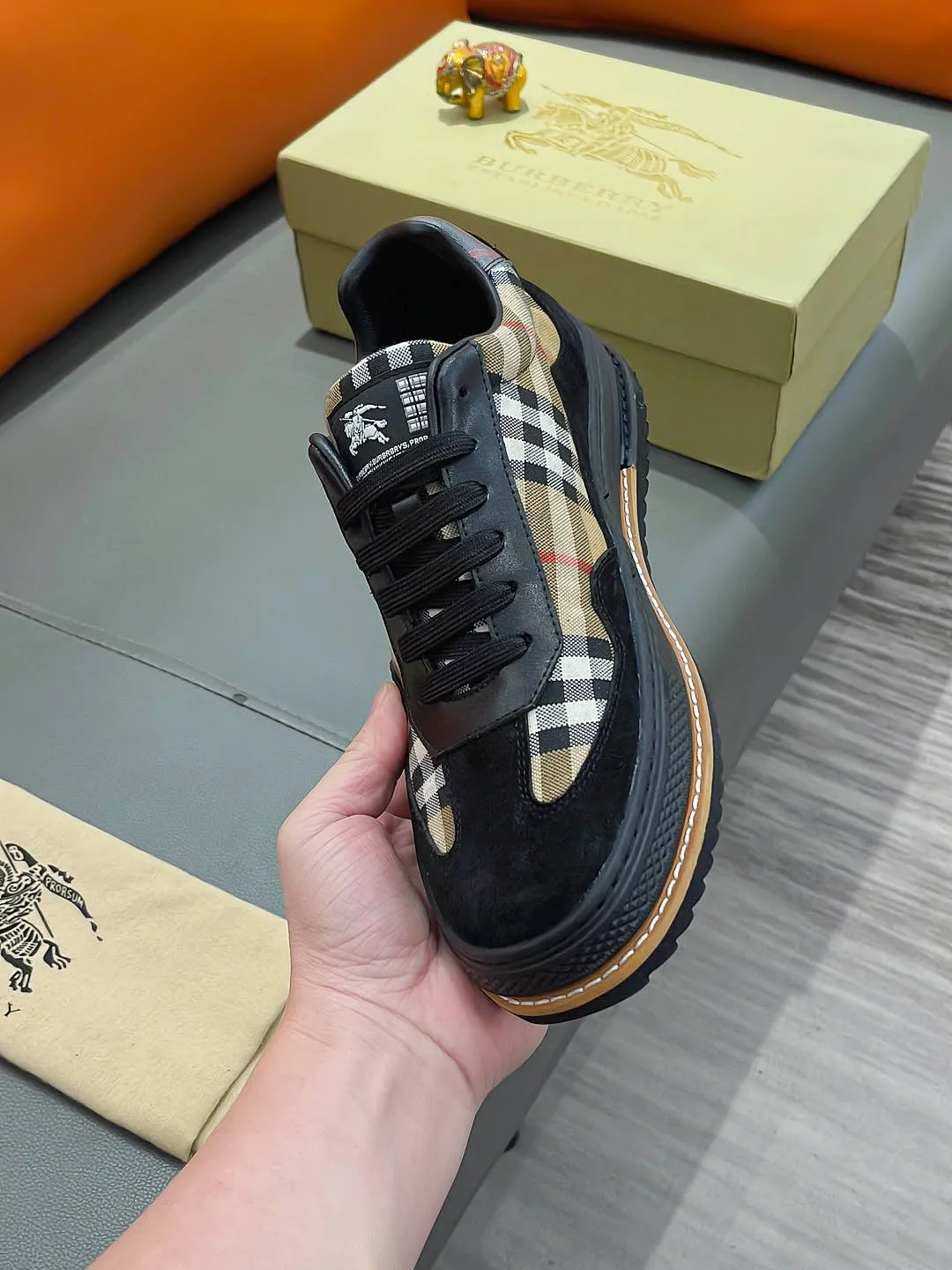 Men's shoes BURBERRY "Burberry" P400 Regular size: 38-44 (casual shoes) Product materials: Selected cowhide upper, soft sheepskin lining; original outsole.